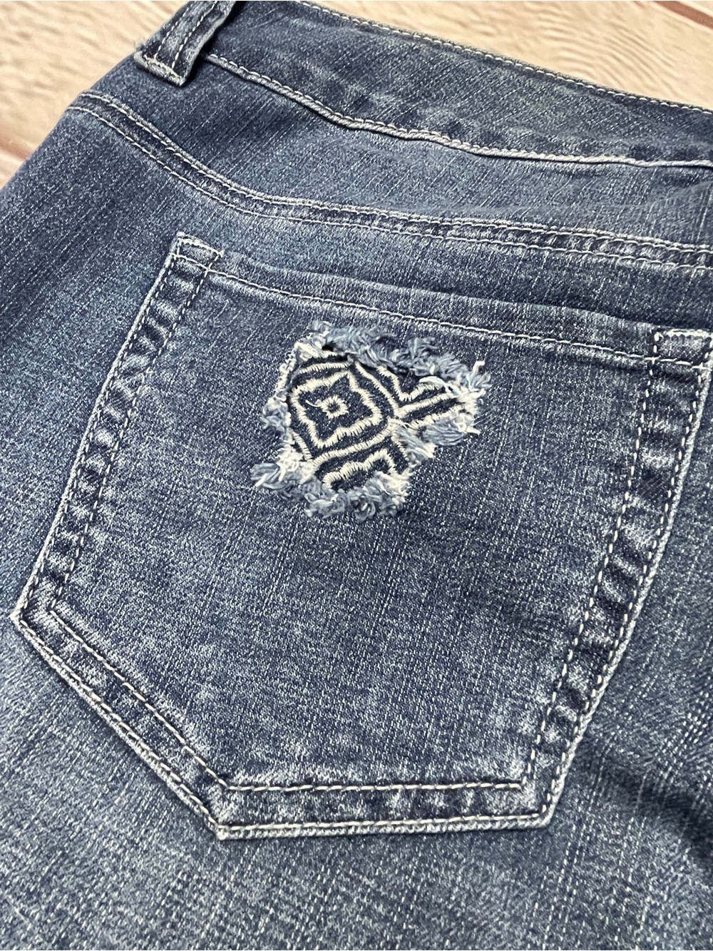 MELISSA MCCARTHY SEVEN7 slimming cropped blue jeans embroidered pockets size 16W - Picture 7 of 13